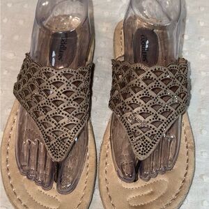 Cobbie Cuddlers Tan Rhinestone Comfort Flip Flop Sandals 8